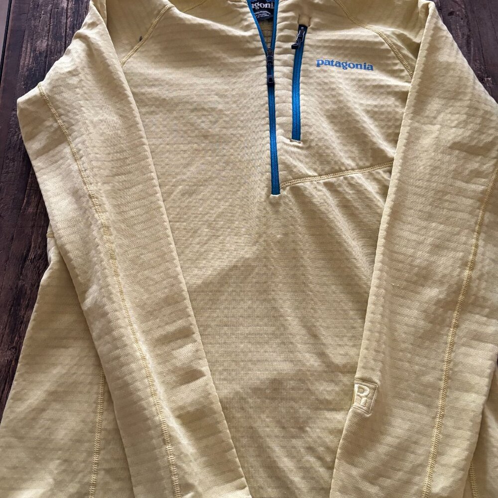 Patagonia R1 - Picture 5 of 6